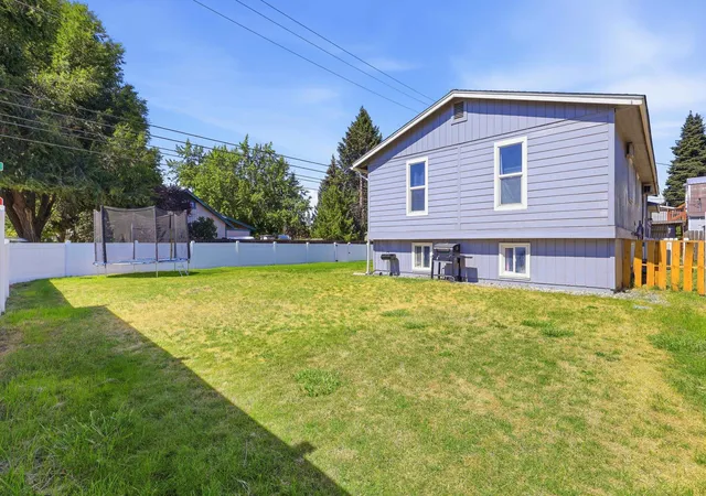 Photo 3 of Single family home for sale at 2721 S Freya St, Spokane, WA 99223 | MLS# 202623669 | Listing updated on 2026-10-09