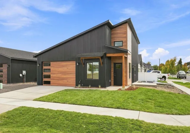 Photo 1 of Single family home for sale at 17422 E Maxwell Ave, Spokane Valley, WA 99016 | MLS# 202623774 | Listing updated on 2026-10-02