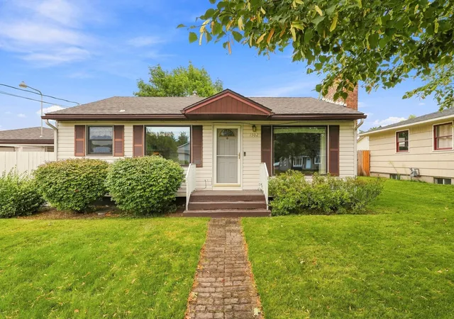 Photo 2 of Sale Pending at 1502 N Oberlin Rd, Spokane Valley, WA 99206 | MLS# 202623792 | Listing updated on 2026-09-11