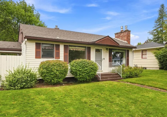 Photo 3 of Sale Pending at 1502 N Oberlin Rd, Spokane Valley, WA 99206 | MLS# 202623792 | Listing updated on 2026-09-11