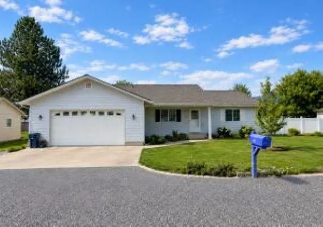 Photo 2 of Single family home for sale at 154 E Evergreen Dr, Kettle Falls, WA 99141 | MLS# 202623803 | Listing updated on 2026-09-11