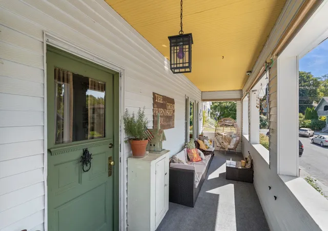 Photo 3 of Single family home for sale at 713 S Sheridan St, Spokane, WA 99202 | MLS# 202623857 | Listing updated on 2026-10-05