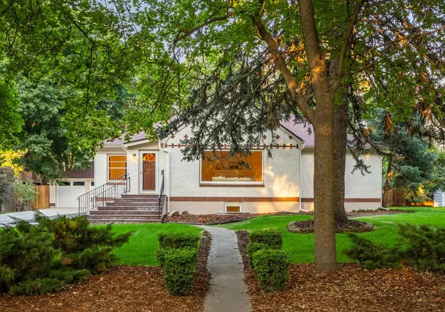 Photo 2 of Single family home for sale at 3011 S Manito Blvd, Spokane, WA 99203 | MLS# 202623877 | Listing updated on 2026-10-09