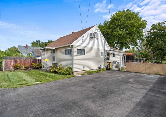 Photo 2 of Sale Pending at 310 N Vista Rd, Spokane Valley, WA 99212 | MLS# 202624142 | Listing updated on 2026-09-15