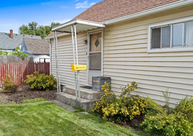 Photo 3 of Sale Pending at 310 N Vista Rd, Spokane Valley, WA 99212 | MLS# 202624142 | Listing updated on 2026-09-15