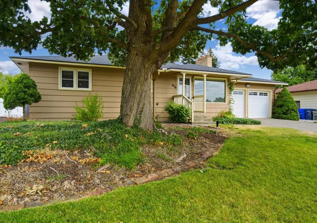 Photo 3 of Sale Pending at 916 N Woodward Rd, Spokane Valley, WA 99206 | MLS# 202624169 | Listing updated on 2026-09-15
