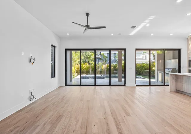 Photo 4 of Single family home for sale at 2608 N Ridgewood Ave, Tampa, FL 33602 | MLS# U8190878 | Listing updated on 2026-09-11