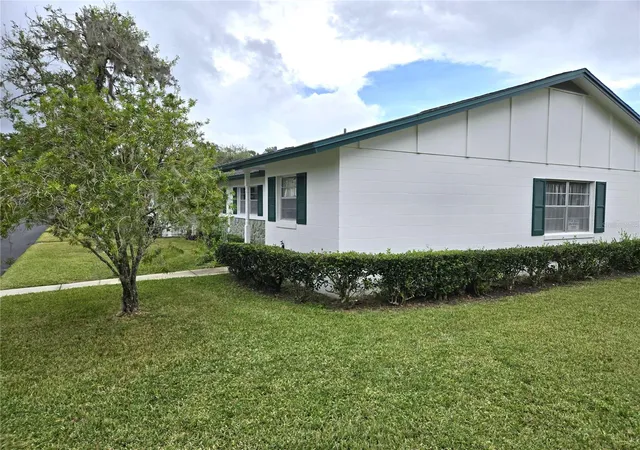 Listing Photo 4 - Condo for sale in building located at 201 N Hl Ave, DELAND, FL 32724 - Unit #150