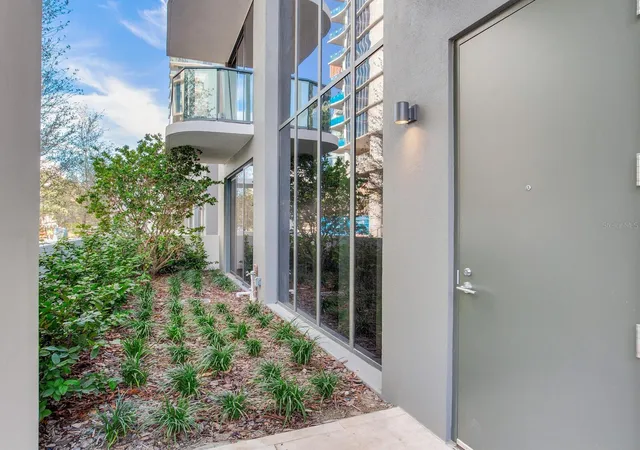 Photo 3 of Townhouse for sale at 3020 W Santiago St #4, Tampa, FL 33629 | MLS# TB8331298 | Listing updated on 2026-09-28