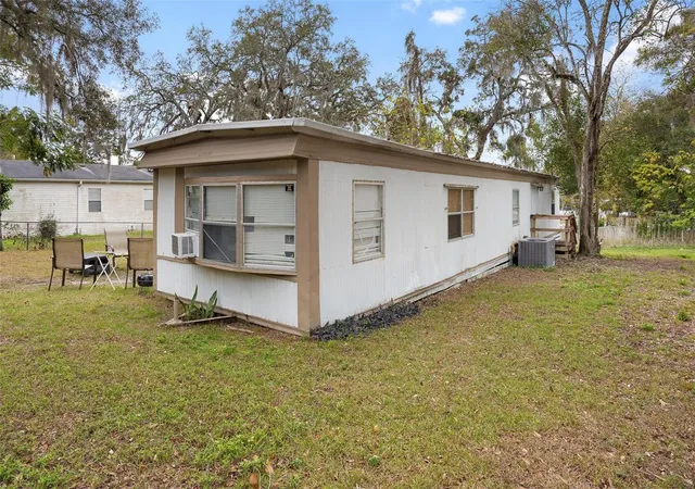 Photo 4 of Manufactured home for sale at 2107 Hialeah Ave, Leesburg, FL 34748 | MLS# G5092050 | Listing updated on 2026-10-14