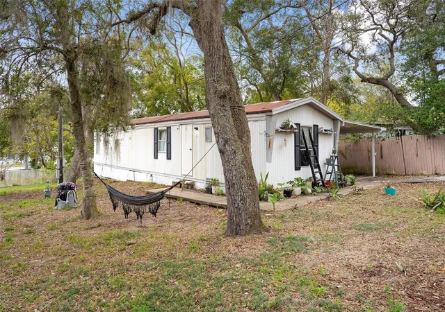 Photo 1 of Manufactured home for sale at 2109 Hialeah Ave, Leesburg, FL 34748 | MLS# G5092071 | Listing updated on 2026-10-09