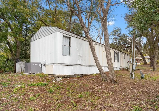 Photo 2 of Manufactured home for sale at 2109 Hialeah Ave, Leesburg, FL 34748 | MLS# G5092071 | Listing updated on 2026-10-09