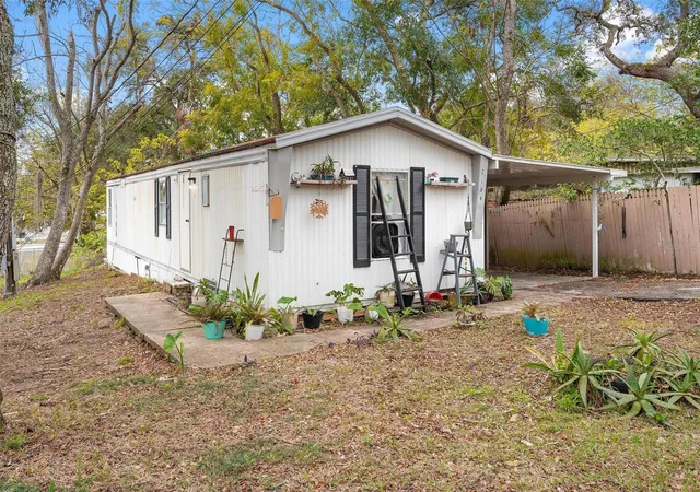 Photo 4 of Manufactured home for sale at 2109 Hialeah Ave, Leesburg, FL 34748 | MLS# G5092071 | Listing updated on 2026-10-09