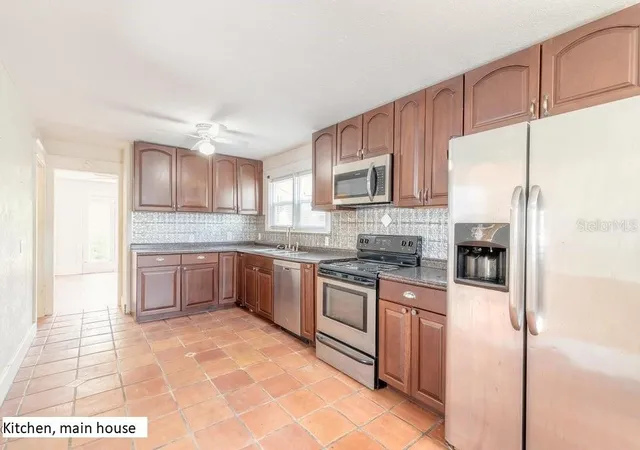 Photo 3 of House for sale at 724 N Oleander Ave, Daytona Beach, FL 32118 | MLS# V4940750 | Listing updated on 2026-09-21