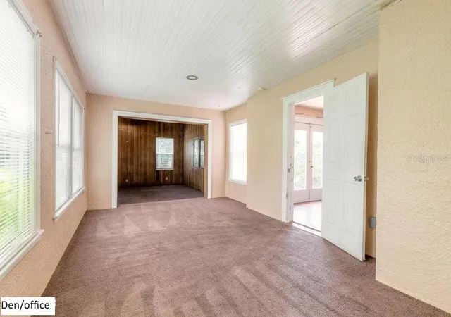 Photo 4 of House for sale at 724 N Oleander Ave, Daytona Beach, FL 32118 | MLS# V4940750 | Listing updated on 2026-09-21