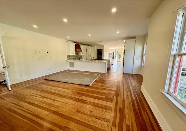 Photo 3 of Sale Pending at 138 W Stetson Ave, Deland, FL 32720 | MLS# O6293911 | Listing updated on 2026-09-15
