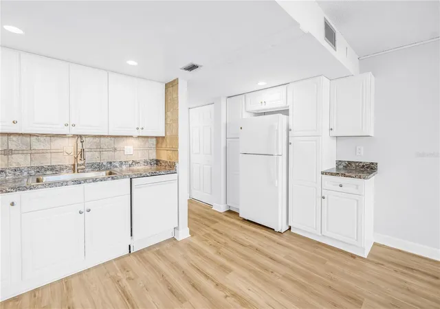 Photo 4 of Condo for sale at 7625 Sun Is Dr S #106, South Pasadena, FL 33707 | MLS# TB8380070 | Listing updated on 2026-09-22