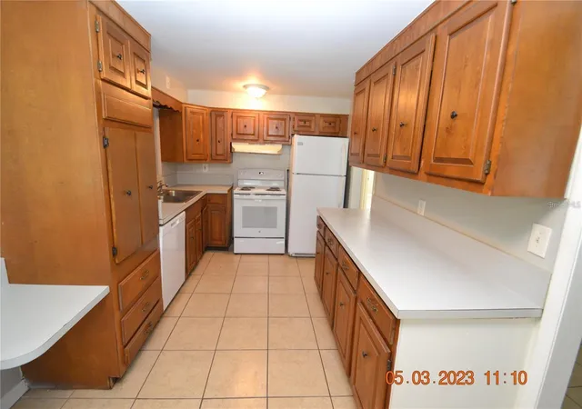 Photo 3 of Single family home for sale at 300 Midwood Dr, Plant City, FL 33566 | MLS# W7876196 | Listing updated on 2026-09-15