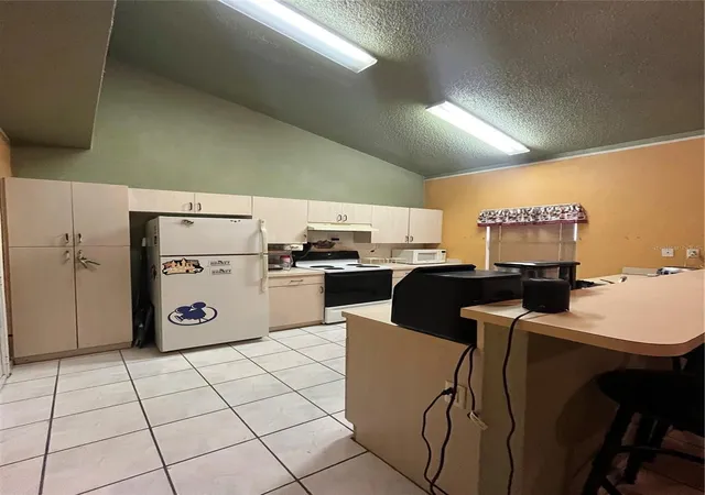 Photo 4 of Single family home for sale at 306 Aylesbury Ct, Kissimmee, FL 34758 | MLS# O6318976 | Listing updated on 2026-10-21