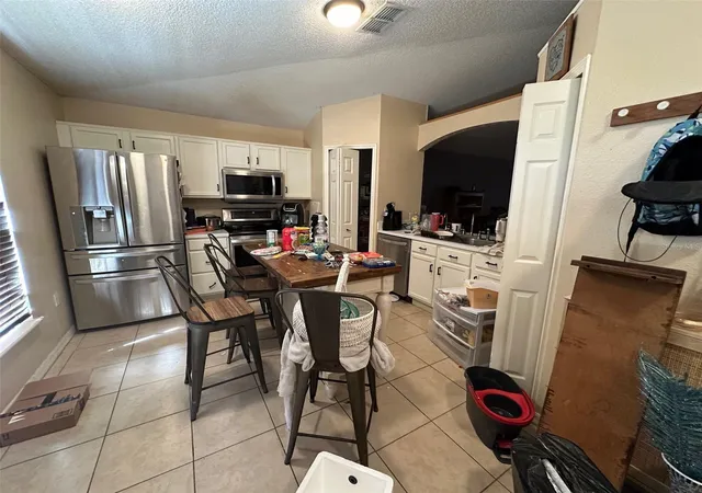 Photo 2 of Single family home for sale at 1909 Lakeview Pl, Kissimmee, FL 34759 | MLS# O6320983 | Listing updated on 2026-09-24