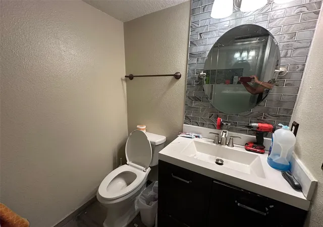 Photo 4 of Single family home for sale at 1909 Lakeview Pl, Kissimmee, FL 34759 | MLS# O6320983 | Listing updated on 2026-09-24