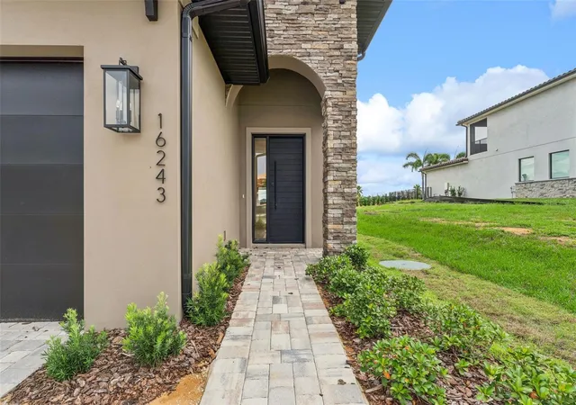 Photo 4 of Single family home for sale at 16243 Vetta Dr, Montverde, FL 34756 | MLS# G5099164 | Listing updated on 2026-10-03