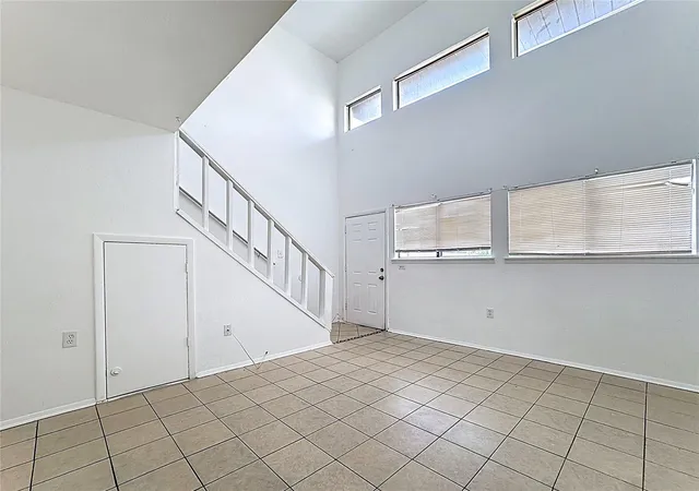 Listing Photo 4 - Condo for sale in building located at 3944 Crayrich Cir, ORLANDO, FL 32839 - Unit #A-4