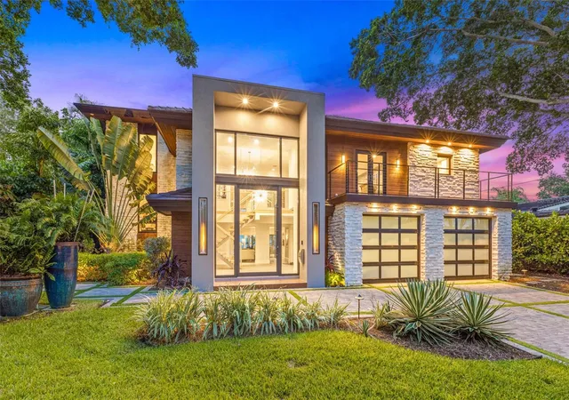 Photo 3 of Single family home for sale at 1365 Brightwaters Blvd Ne, Saint Petersburg, FL 33704 | MLS# TB8412312 | Listing updated on 2026-09-10