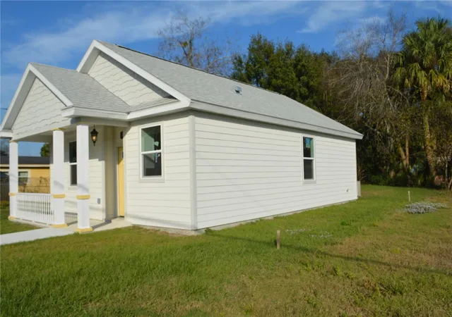 Photo 2 of Single family home for sale at 2221 Sipes Ave, Sanford, FL 32771 | MLS# O6343203 | Listing updated on 2026-09-29