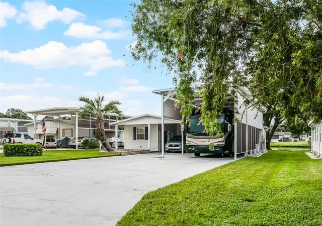 Photo 3 of Sale Pending at 5001 Mount Olive Shrs Dr, Polk City, FL 33868 | MLS# P4936257 | Listing updated on 2026-09-10