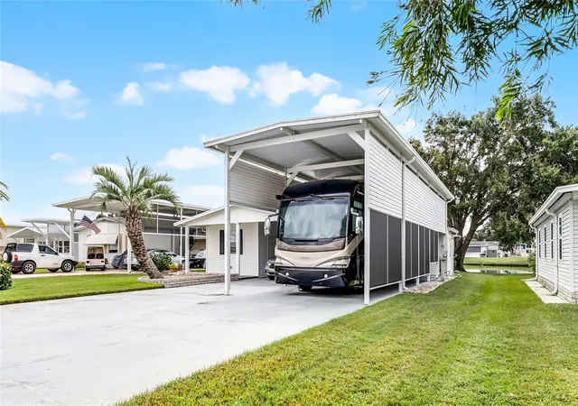 Photo 4 of Sale Pending at 5001 Mount Olive Shrs Dr, Polk City, FL 33868 | MLS# P4936257 | Listing updated on 2026-09-10
