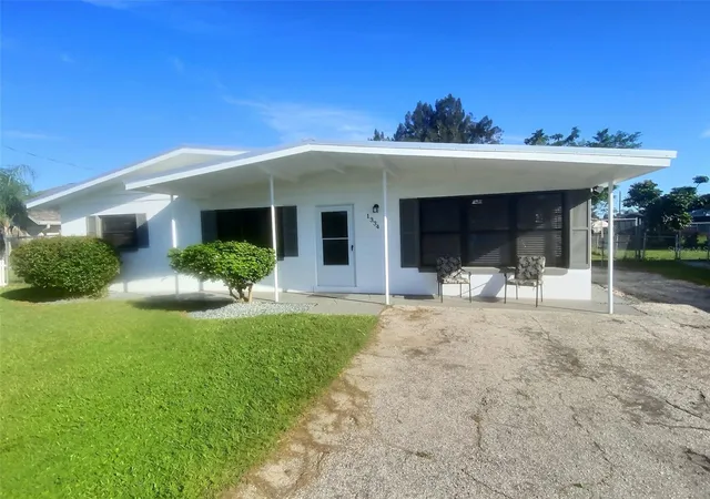 Photo 1 of Single family home for sale at 1334 Sunset Dr, Sebring, FL 33870 | MLS# TB8427687 | Listing updated on 2026-10-07
