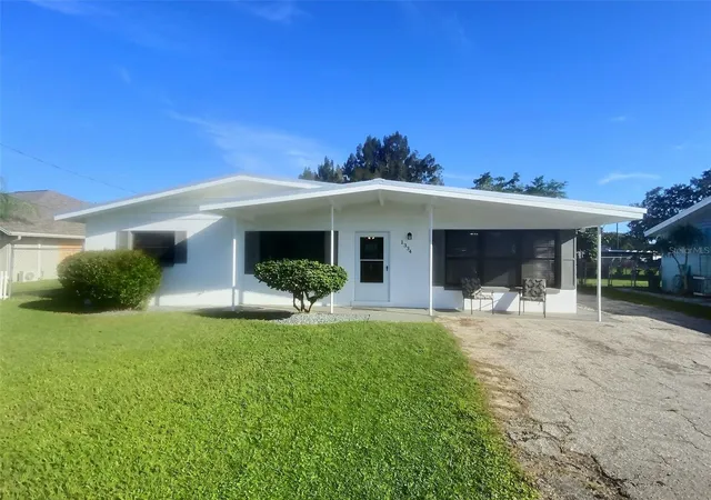 Photo 2 of Single family home for sale at 1334 Sunset Dr, Sebring, FL 33870 | MLS# TB8427687 | Listing updated on 2026-10-07