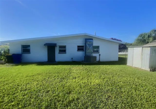 Photo 4 of Single family home for sale at 1334 Sunset Dr, Sebring, FL 33870 | MLS# TB8427687 | Listing updated on 2026-10-07