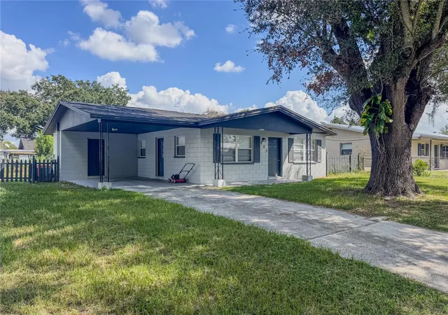 Photo 2 of Single family home for sale at 602 Taylor Blvd, Winter Haven, FL 33880 | MLS# P4936558 | Listing updated on 2026-09-10
