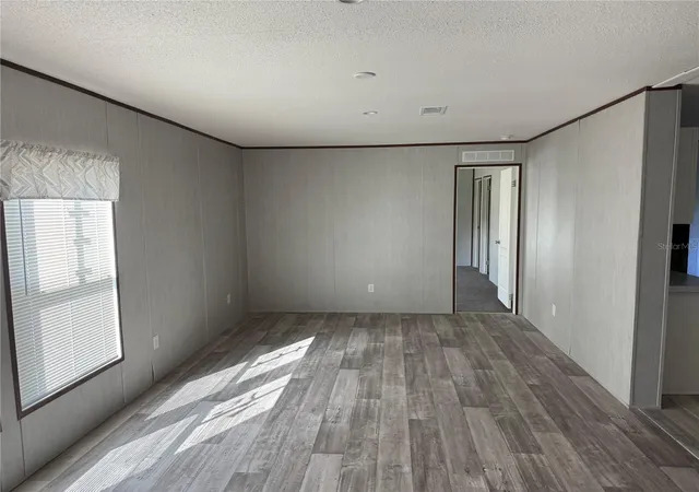 Photo 3 of Manufactured home for sale at 1561 Poe Rd, Lake Wales, FL 33898 | MLS# B4902079 | Listing updated on 2026-09-29