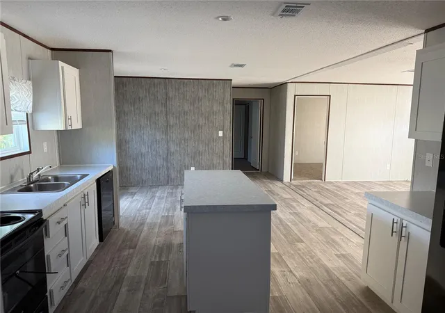 Photo 3 of Manufactured home for sale at 1561 Poe Rd, Lake Wales, FL 33898 | MLS# B4902079 | Listing updated on 2026-09-29