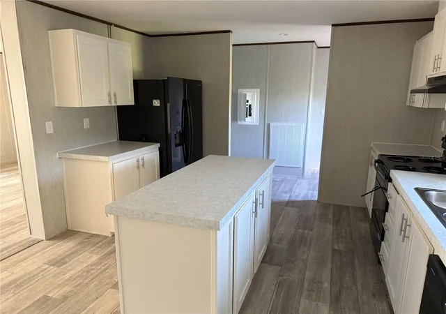 Photo 4 of Manufactured home for sale at 1561 Poe Rd, Lake Wales, FL 33898 | MLS# B4902079 | Listing updated on 2026-09-29
