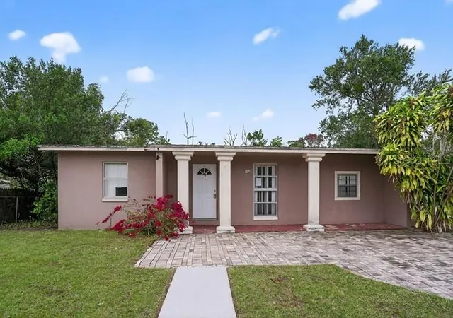 Photo 1 of Single family home for sale at 1668 W Waycross Cir, Deltona, FL 32725 | MLS# O6352125 | Listing updated on 2026-10-01