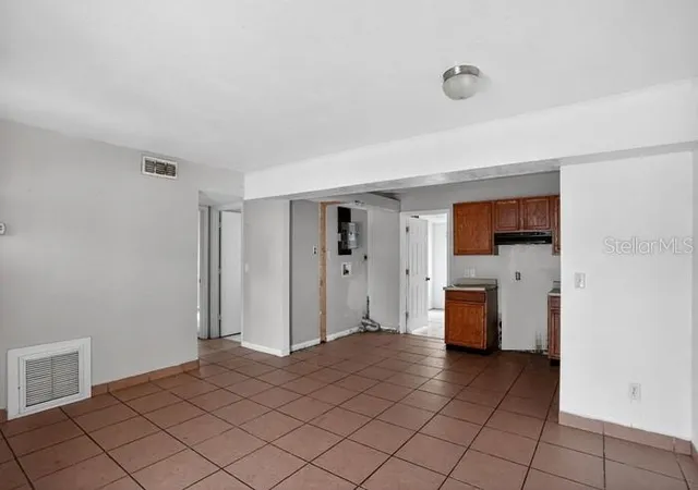 Photo 4 of Single family home for sale at 1668 W Waycross Cir, Deltona, FL 32725 | MLS# O6352125 | Listing updated on 2026-10-01