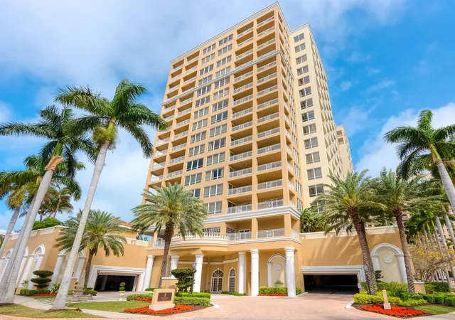 Photo 2 of Condo for sale at 35 Watergate Dr #906, Sarasota, FL 34236 | MLS# A4668452 | Listing updated on 2026-10-02