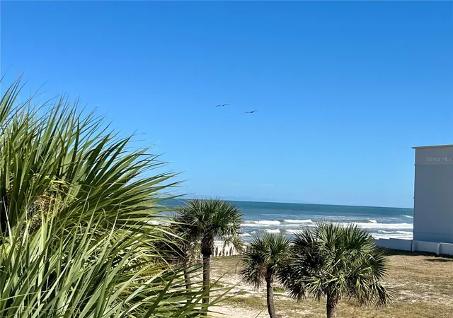 Listing Photo 4 - Condo for sale in building located at 935 S Atlantic Ave, Daytona Beach, FL 32118 - Unit #303