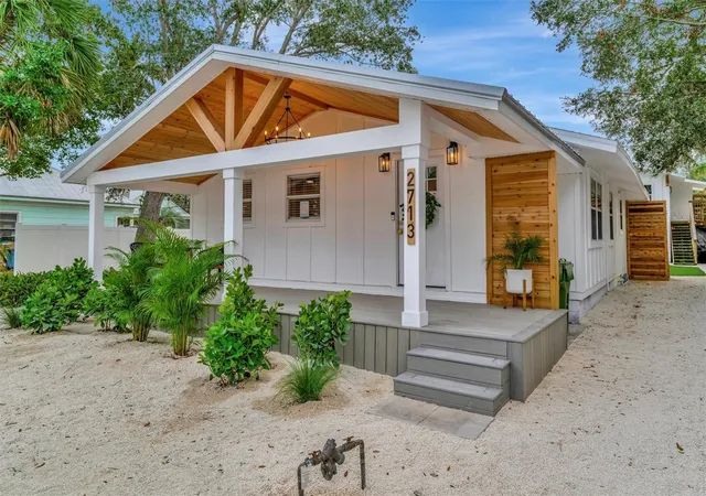 Photo 2 of Single family home for sale at 2713 4th Avenue W, Bradenton, FL 34205 | MLS# A4670122 | Listing updated on 2026-09-15