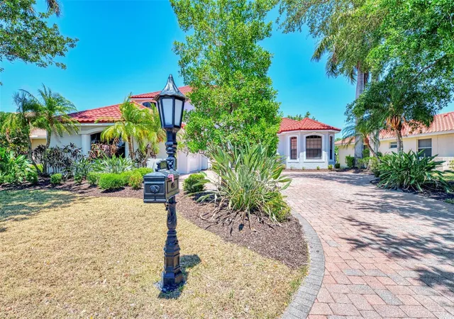 Photo 3 of Single family home for sale at 5684 Eastwind Dr, Sarasota, FL 34233 | MLS# A4671483 | Listing updated on 2026-09-28