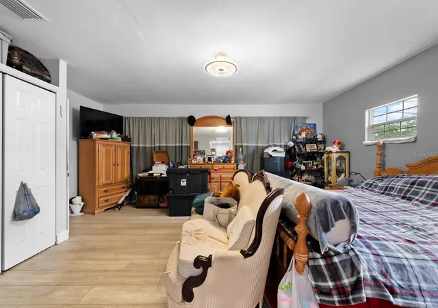 Photo 4 of Single family home for sale at 6807 N Himes Ave, Tampa, FL 33614 | MLS# TB8449583 | Listing updated on 2026-10-06