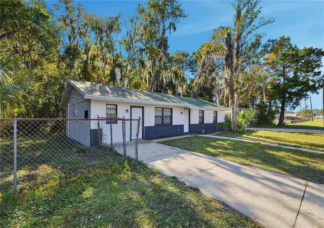 Photo 3 of Single family home for sale at 1915 Bronson St, Palatka, FL 32177 | MLS# OM713883 | Listing updated on 2026-10-22