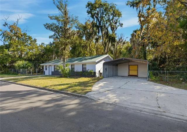 Photo 3 of Single family home for sale at 1915 Bronson St, Palatka, FL 32177 | MLS# OM713883 | Listing updated on 2026-10-22