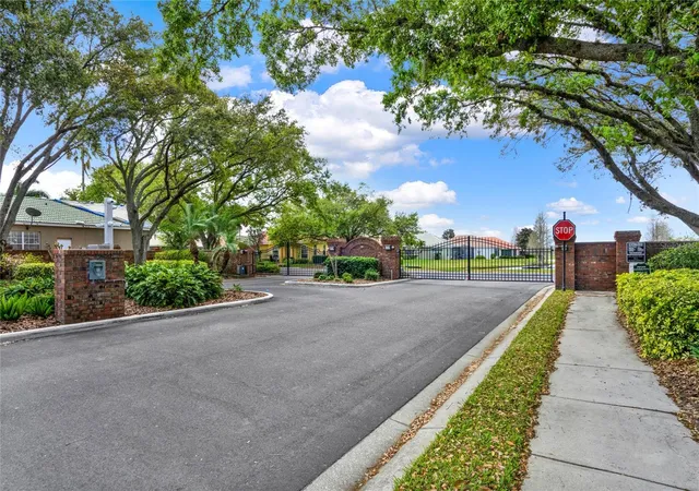 Photo 2 of Single family home for sale at 108 Lake Region Blvd N, Winter Haven, FL 33881 | MLS# L4957549 | Listing updated on 2026-09-18