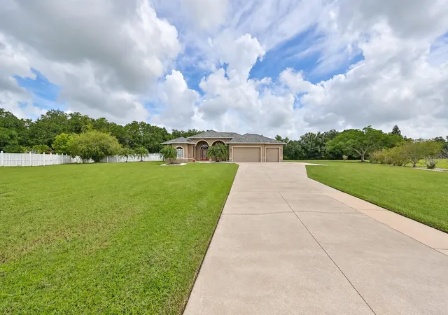 Photo 1 of Single family home for sale at 17706 Bridlewood Ct, Parrish, FL 34219 | MLS# A4673366 | Listing updated on 2026-10-11
