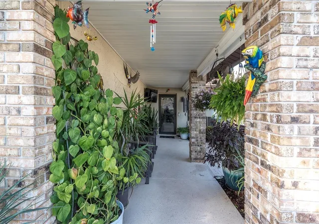 Photo 4 of Single family home for sale at 7099 Pond View Ct, Spring Hill, FL 34606 | MLS# W7881187 | Listing updated on 2026-09-13